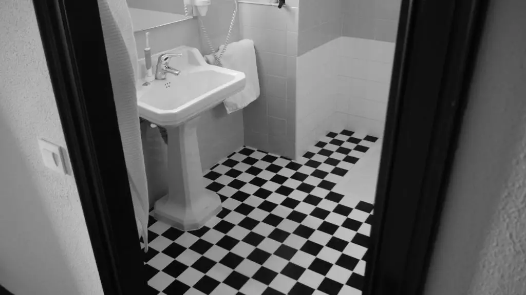 Black & white bathroom tiles