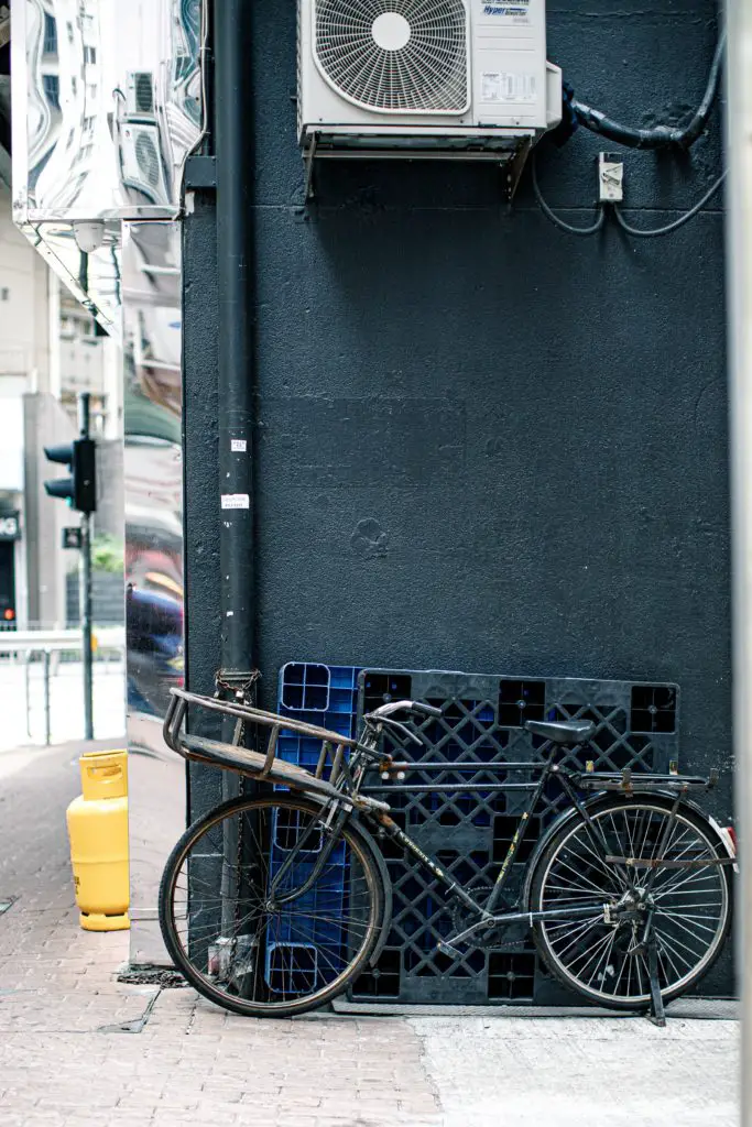 Bike rear rack with basket